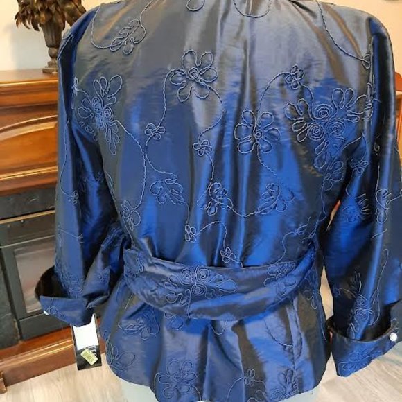 J.R. Nites Woman NWT Size 14W Wrap top with embroidery. Color ink (blue) - Picture 2 of 5